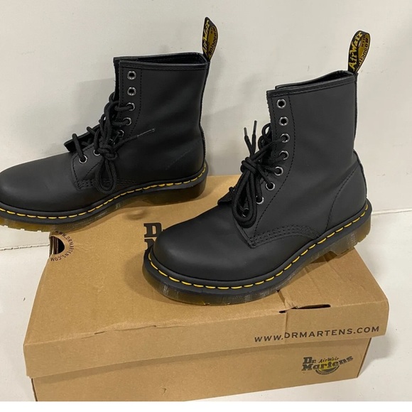 Dr Martens boots - Picture 3 of 8